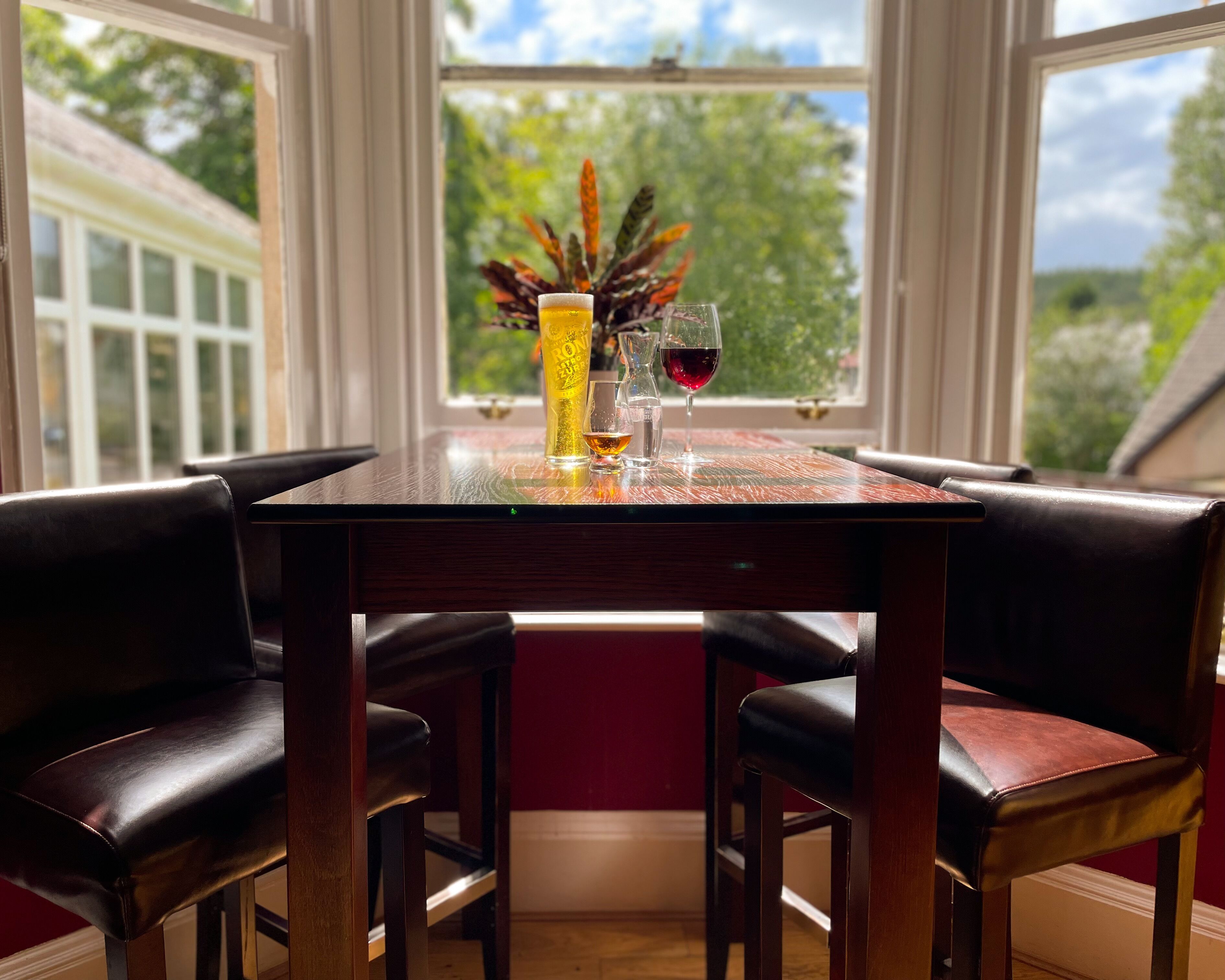 serves breakfast and dinner