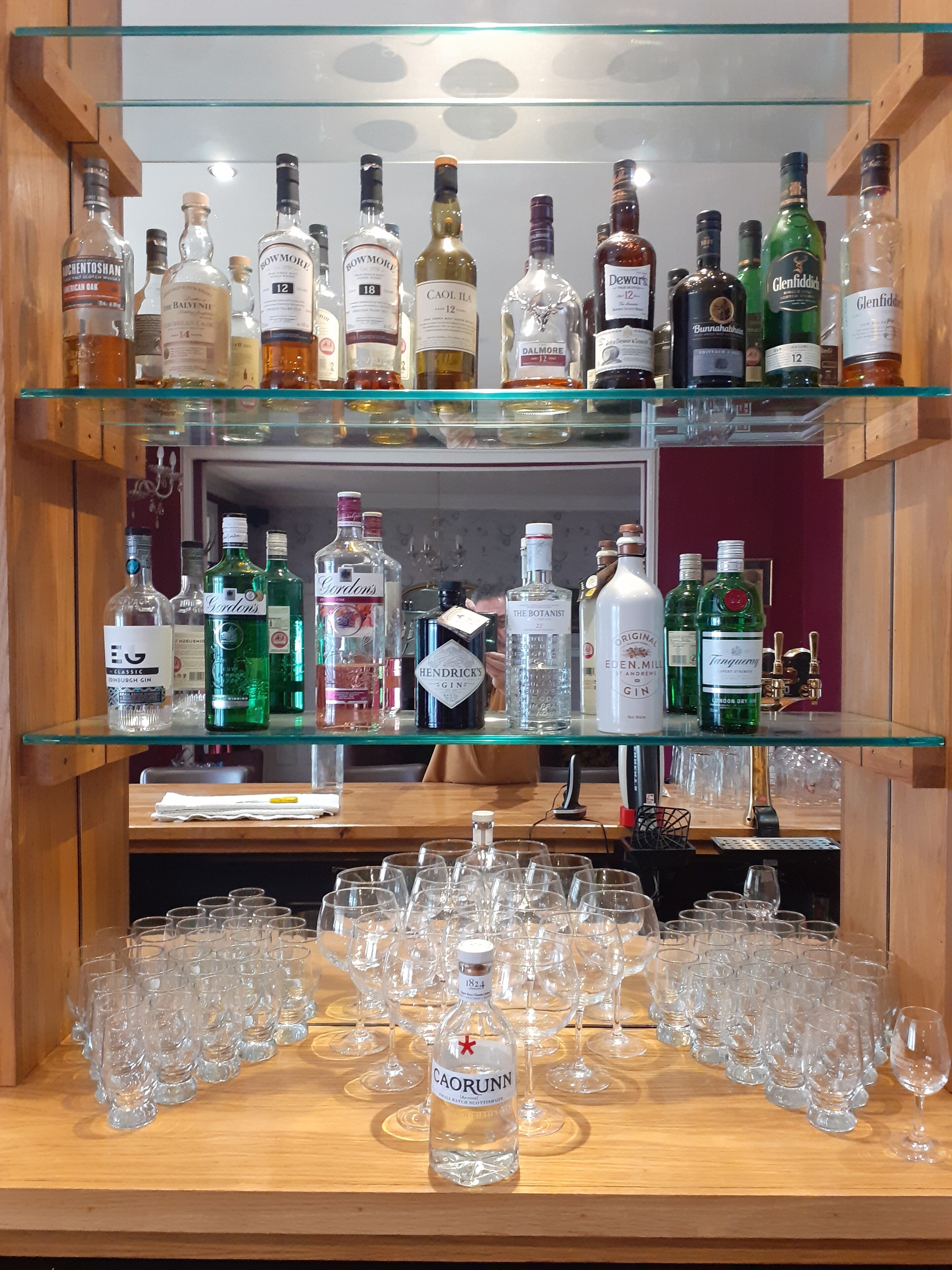 serves breakfast and dinner