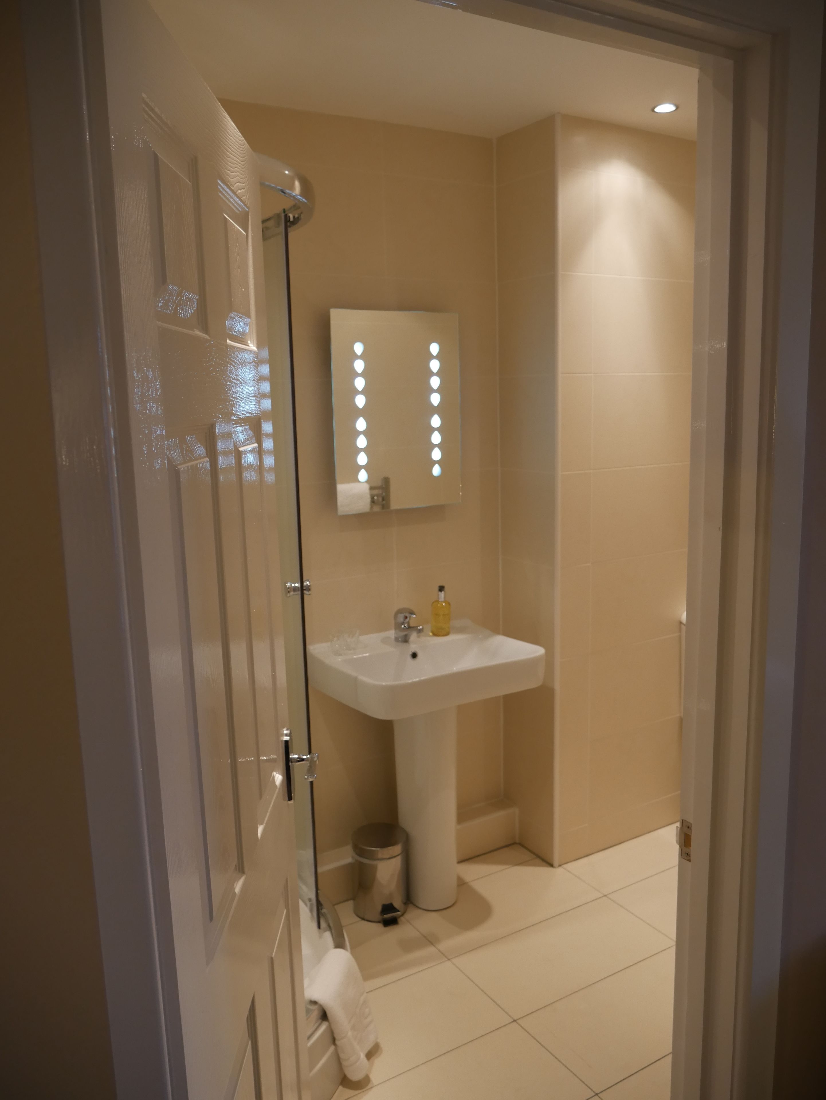 classic suite | bathroom shower
