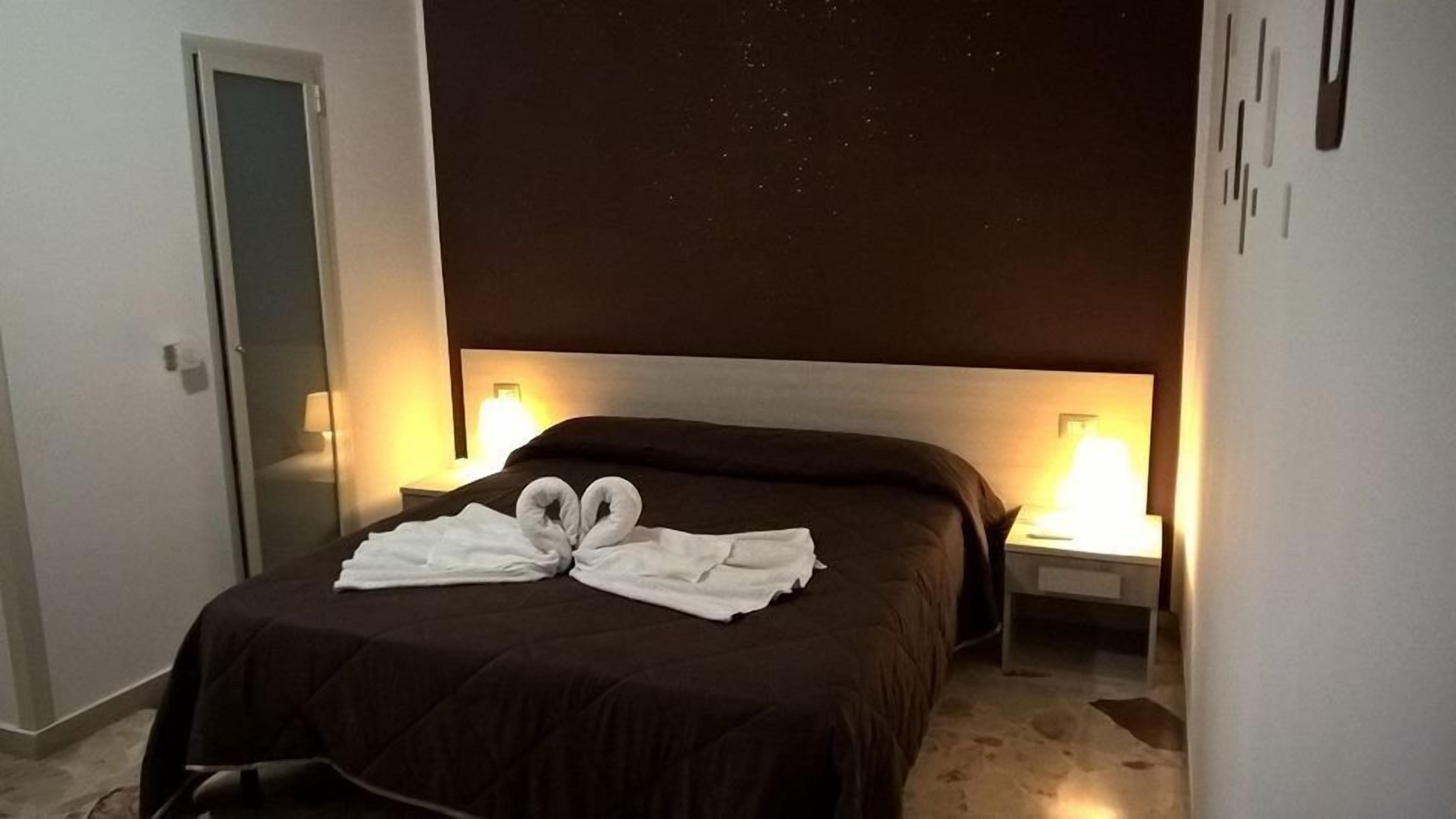 Camera Economy con letto matrimoniale o 2 letti singoli | 1 camera, una scrivania, insonorizzazione, ferro/asse da stiro