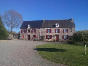 Front of property - Chambres d'Hotes La Revaudiere (Souleuvre en Bocage)