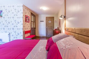 Double Room (Romance) | Individually decorated, individually furnished, desk, blackout drapes