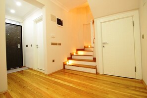 Villa | Wohnbereich | LCD-Fernseher