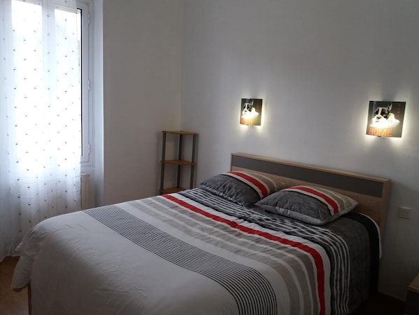 1 chambre, bureau, espace de travail pour ordinateurs portables