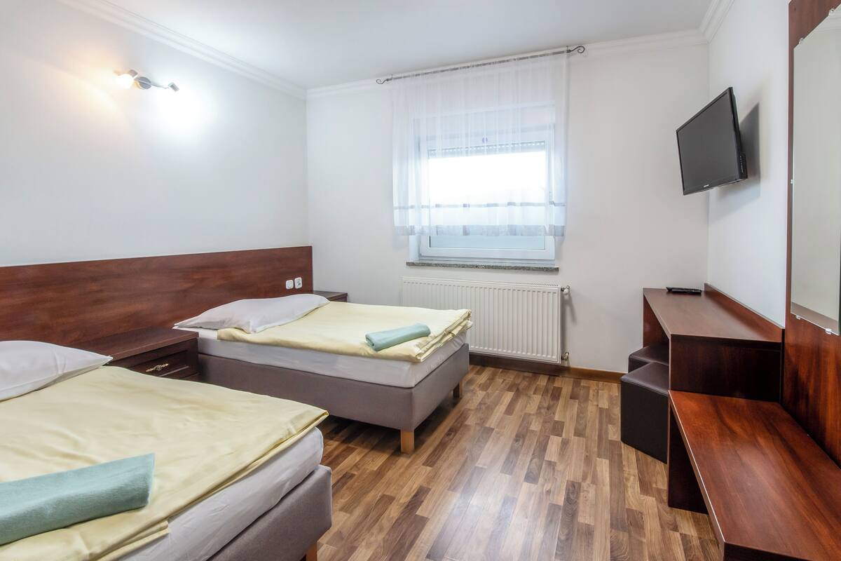Double Room, 2 Single Beds, Non Smoking | Desk, free WiFi, individually decorated, individually furnished