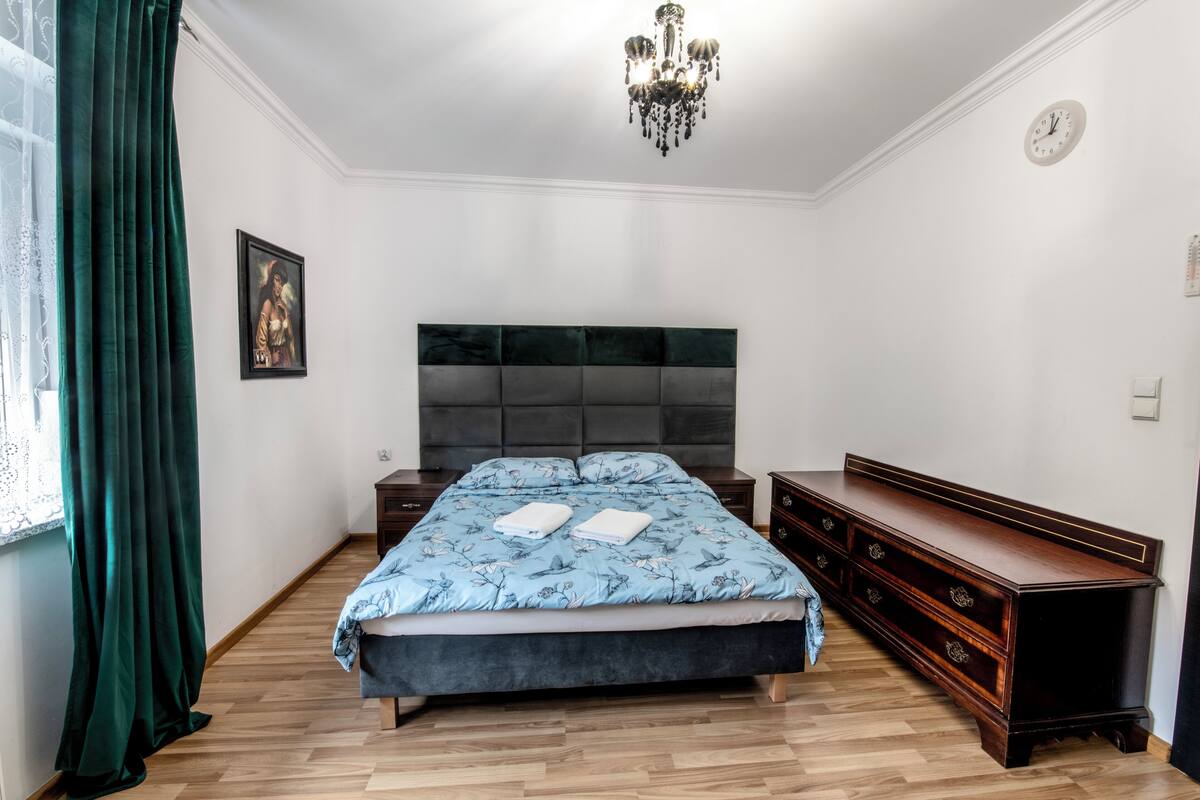 Family Apartment | Desk, free WiFi, individually decorated, individually furnished