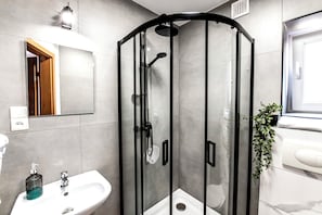 Doppelzimmer | Badezimmer | Dusche, Haartrockner, Handtücher