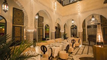 Se sirven desayunos, almuerzos y cenas