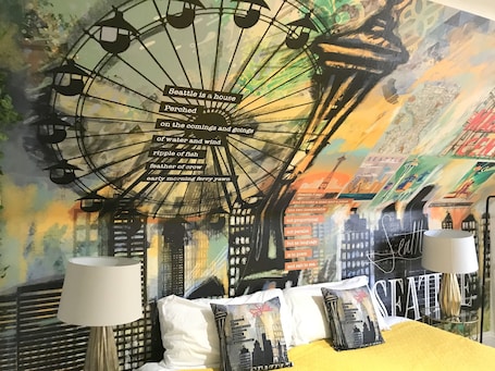 Quarto bƔsico, 1 cama Queen (No parking) | Cofres nos quartos, individualmente decorados, escrivaninha