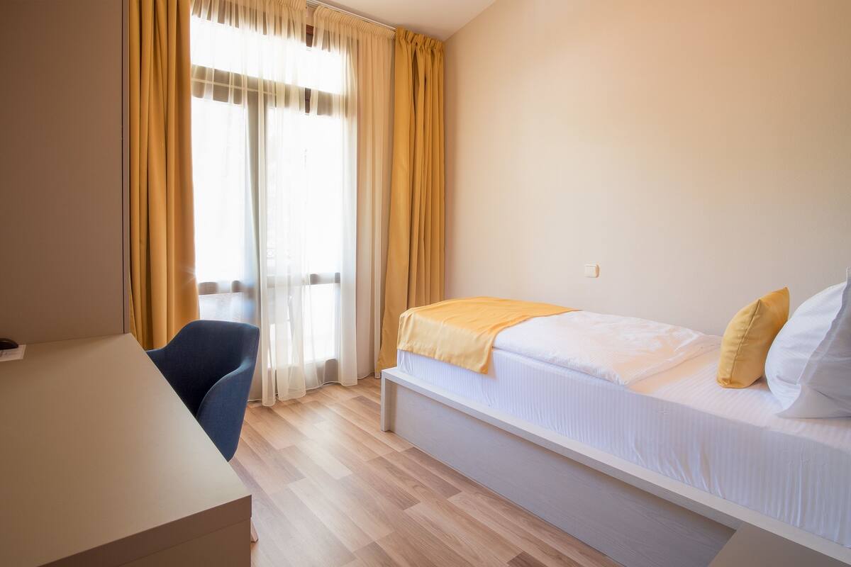 Single Room, Garden View