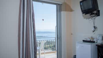 Habitación triple | Escritorio, wifi gratis y ropa de cama