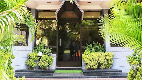 Free daily on-the-go breakfast