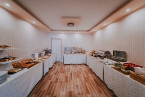 Daily buffet breakfast for a fee - Apartments Nadia (Punat)