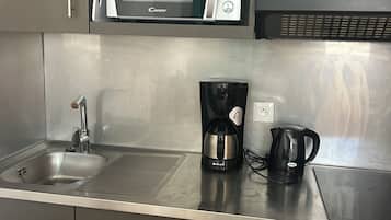 Apartamento, 1 habitación | Cocina privada | Frigorífico, microondas, horno y placa de cocina