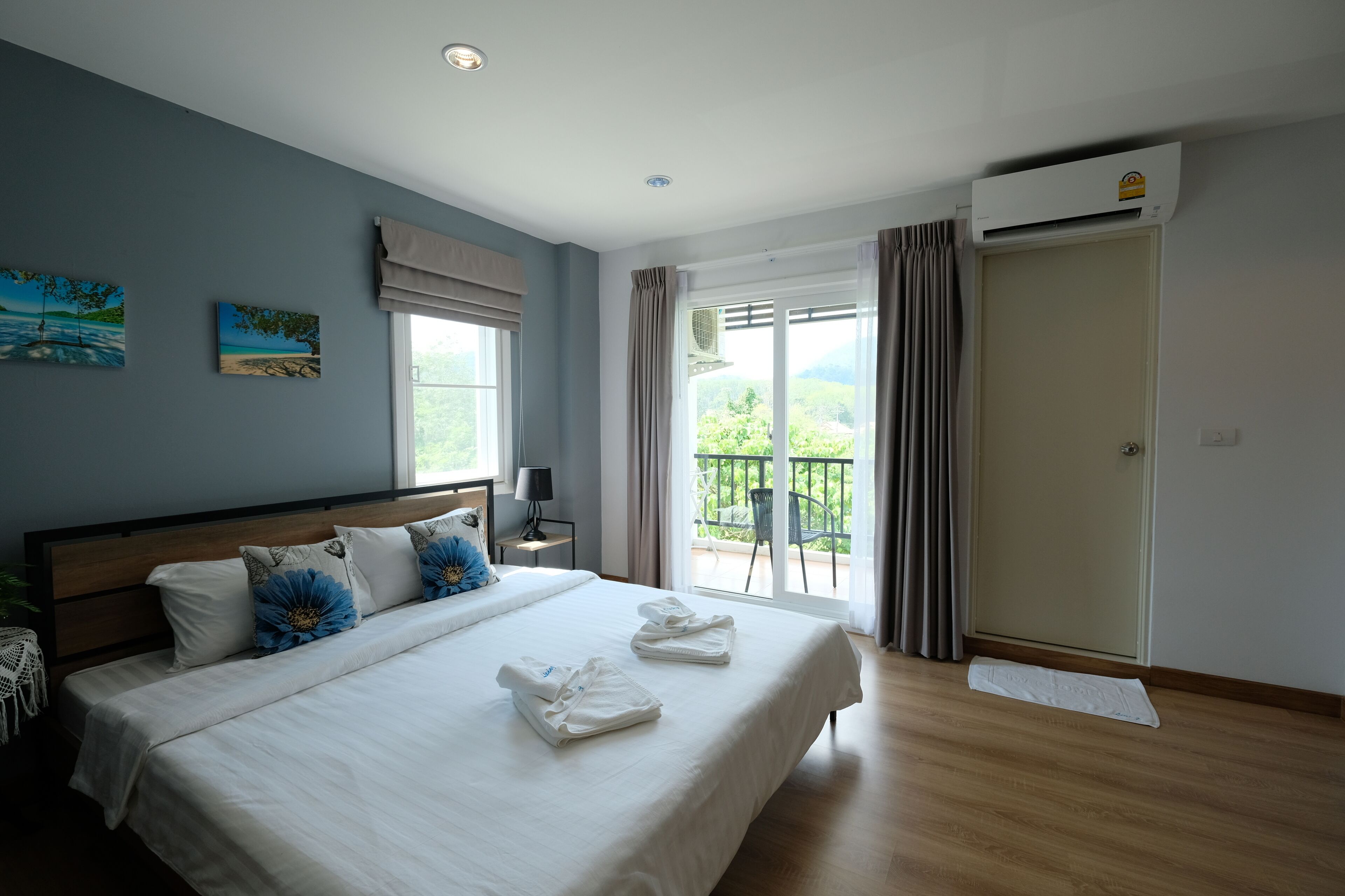 Deluxe Studio Suite | Minibar, desk, blackout curtains, free WiFi
