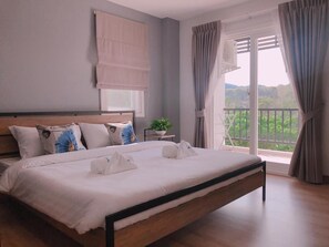 Minibar, desk, blackout curtains, free WiFi - Living at Sphere Apartment - Family room (Krabi)