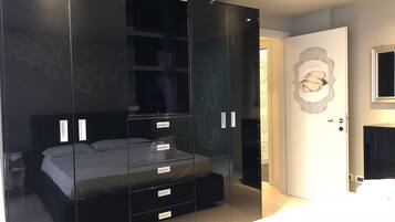 3 chambres, coffres-forts dans les chambres, fer et planche Ă repasser