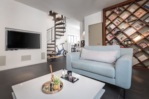 Royal Duplex, Berbilang Katil, Non Smoking, City View | Ruang tamu | TV Plasma