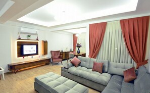Villa | Wohnbereich | LCD-Fernseher