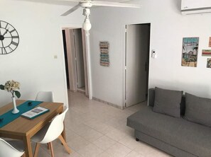 Apartment, 2 Bedrooms | Living room - Apartamento Horta Sta María - 107B (Cambrils)