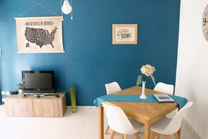 Apartment, 2 Bedrooms | Living room - Apartamento Horta Sta María - 107B (Cambrils)