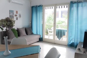 Apartment, 2 Bedrooms | Living room - Apartamento Horta Sta María - 107B (Cambrils)
