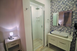 Villa | Waschbecken im Bad