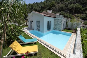 Außenpool, Liegestühle