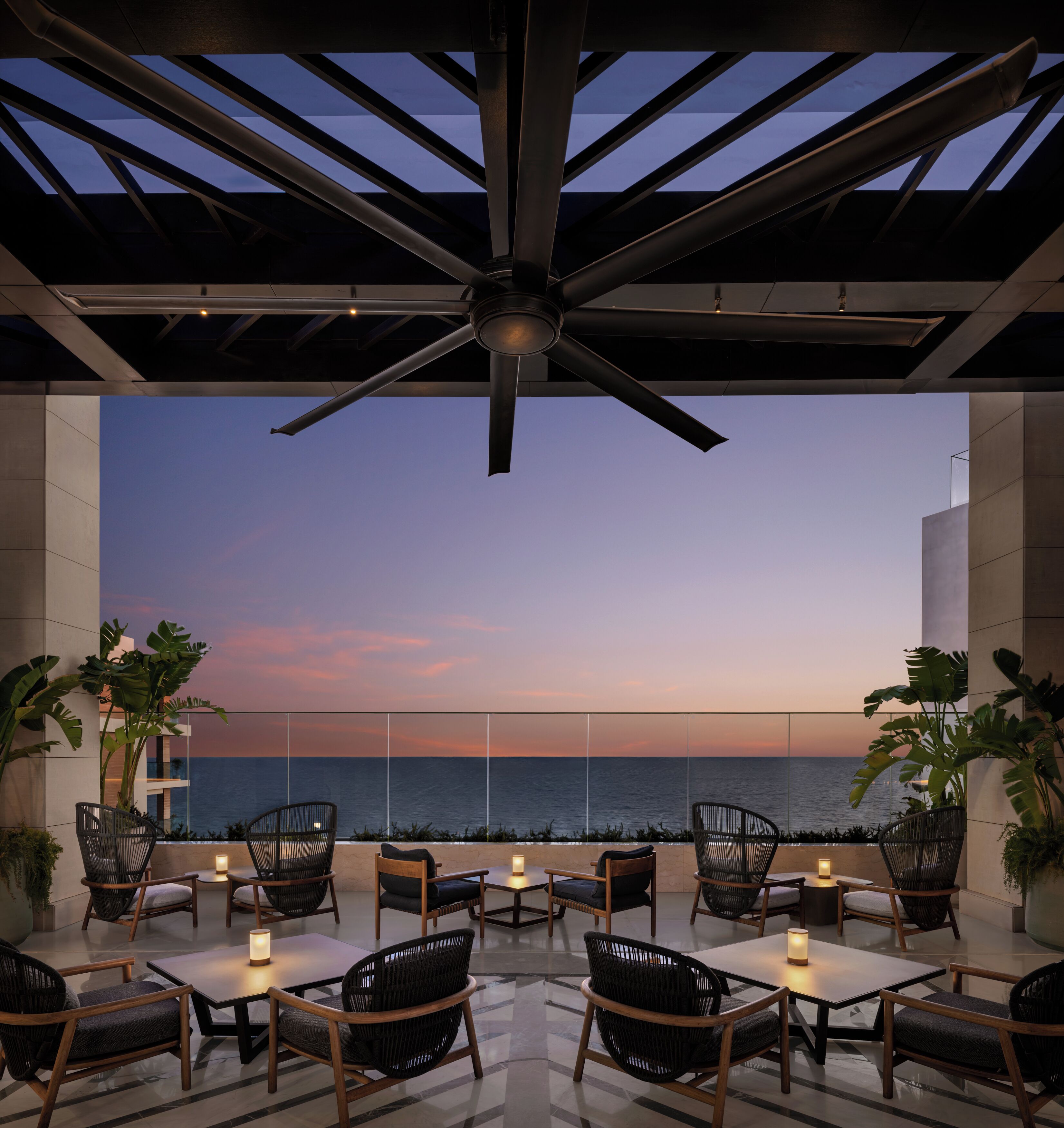 6 restaurants, lunch, dinner served; sushi 