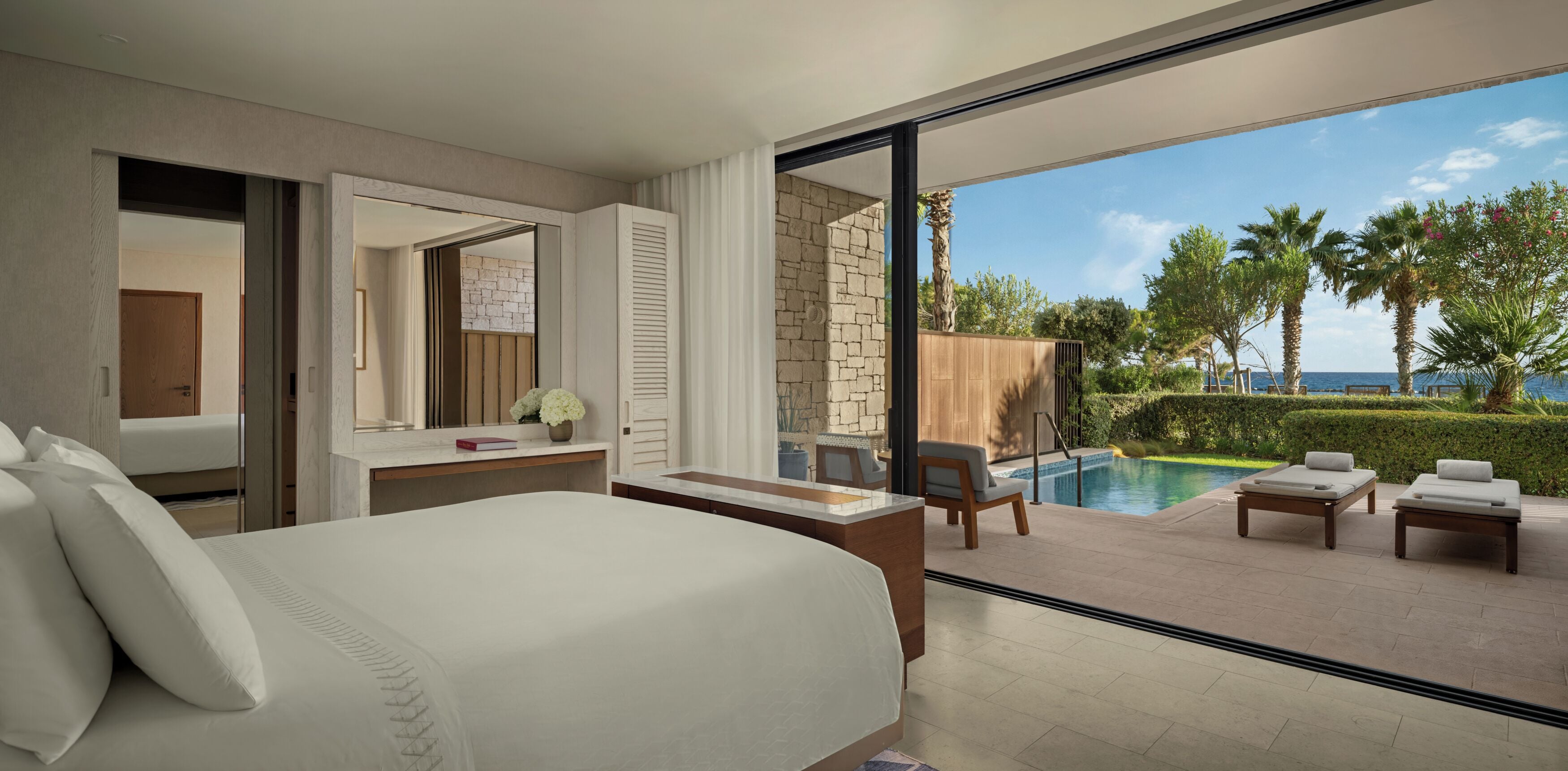 Seafront Cabana with Private Pool | Minibar, in-room safe, blackout drapes, soundproofing