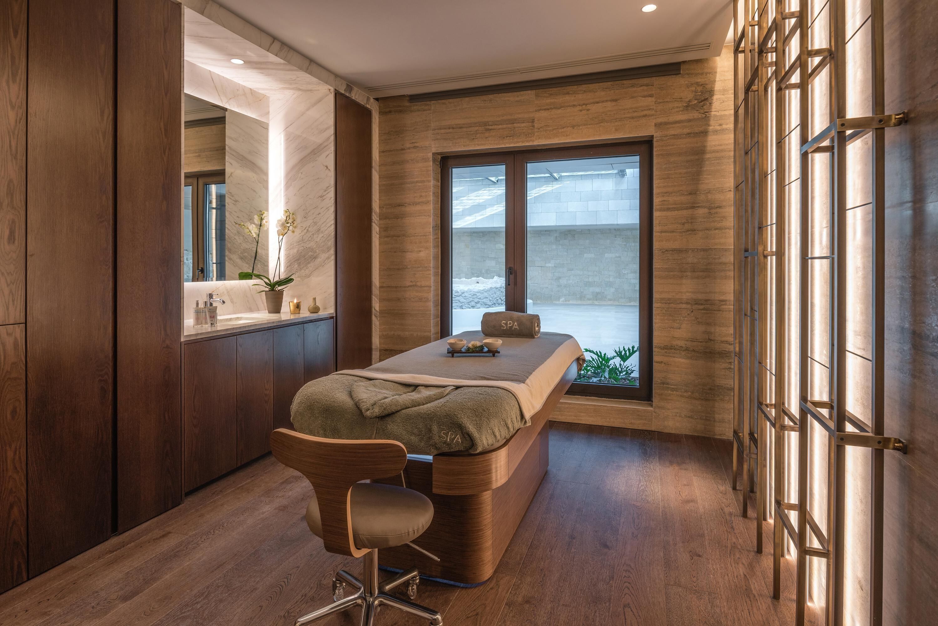 Couples treatment rooms, body treatments, body wraps, body scrubs