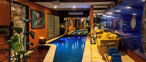 Spa, bain de vapeur, soins du corps, massage en profondeur