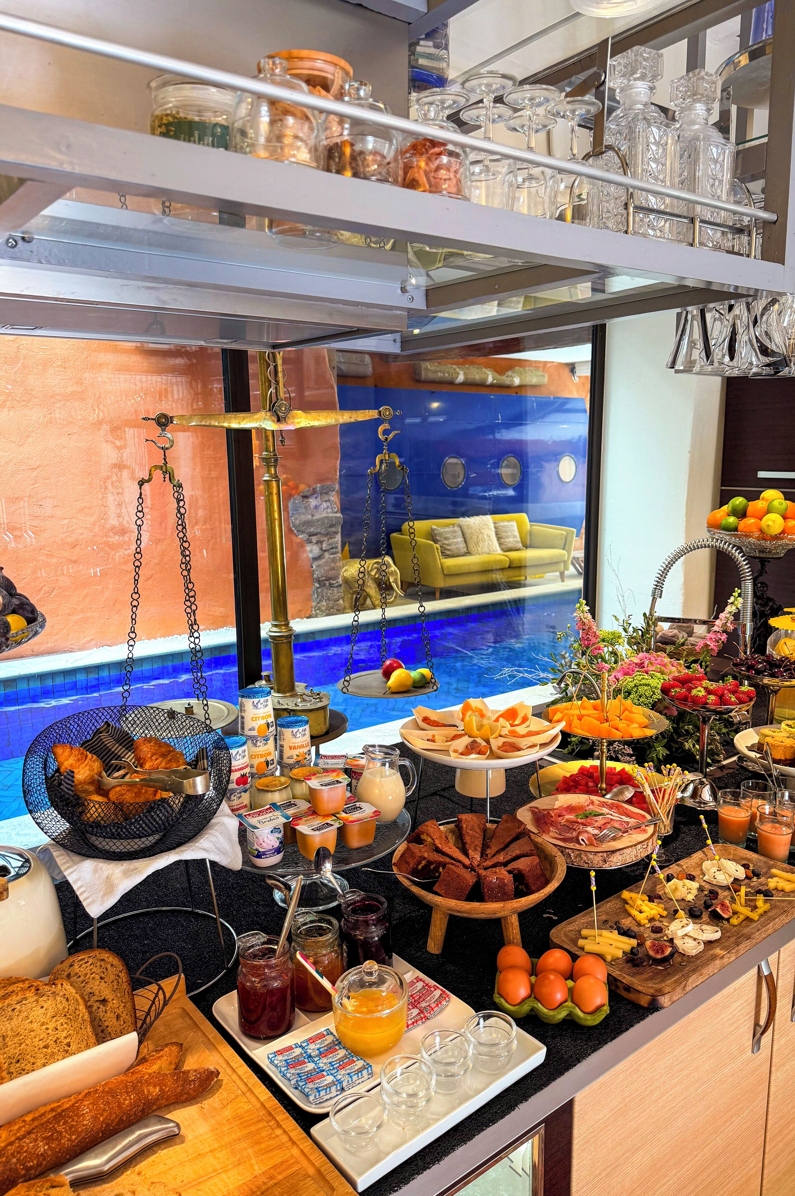 Tägliches Frühstücksbuffet (27 EUR pro Person)