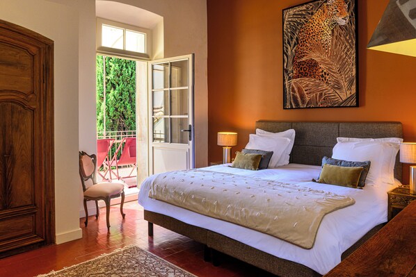 Appartement Deluxe | Literie de qualité, coffre-fort, décor unique, ameublement unique