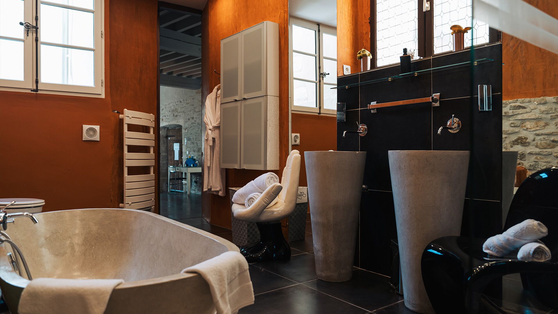 Suite | Bathroom | Free toiletries, hair dryer, bathrobes, slippers