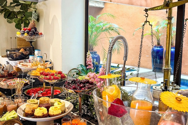 Desayuno buffet todos los días (con cargo)