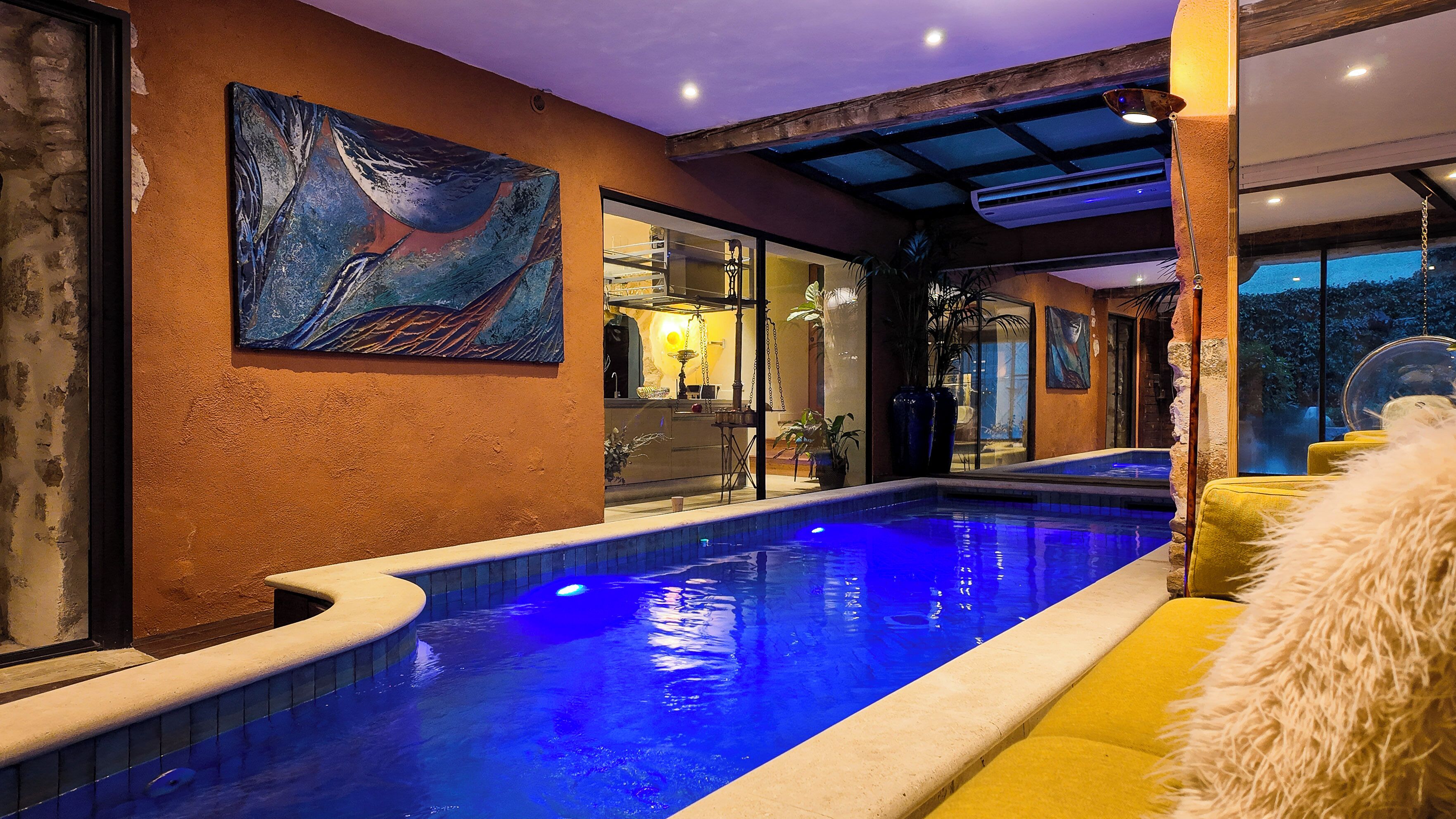 Piscine couverte, piscine extérieure (ouverte en saison)