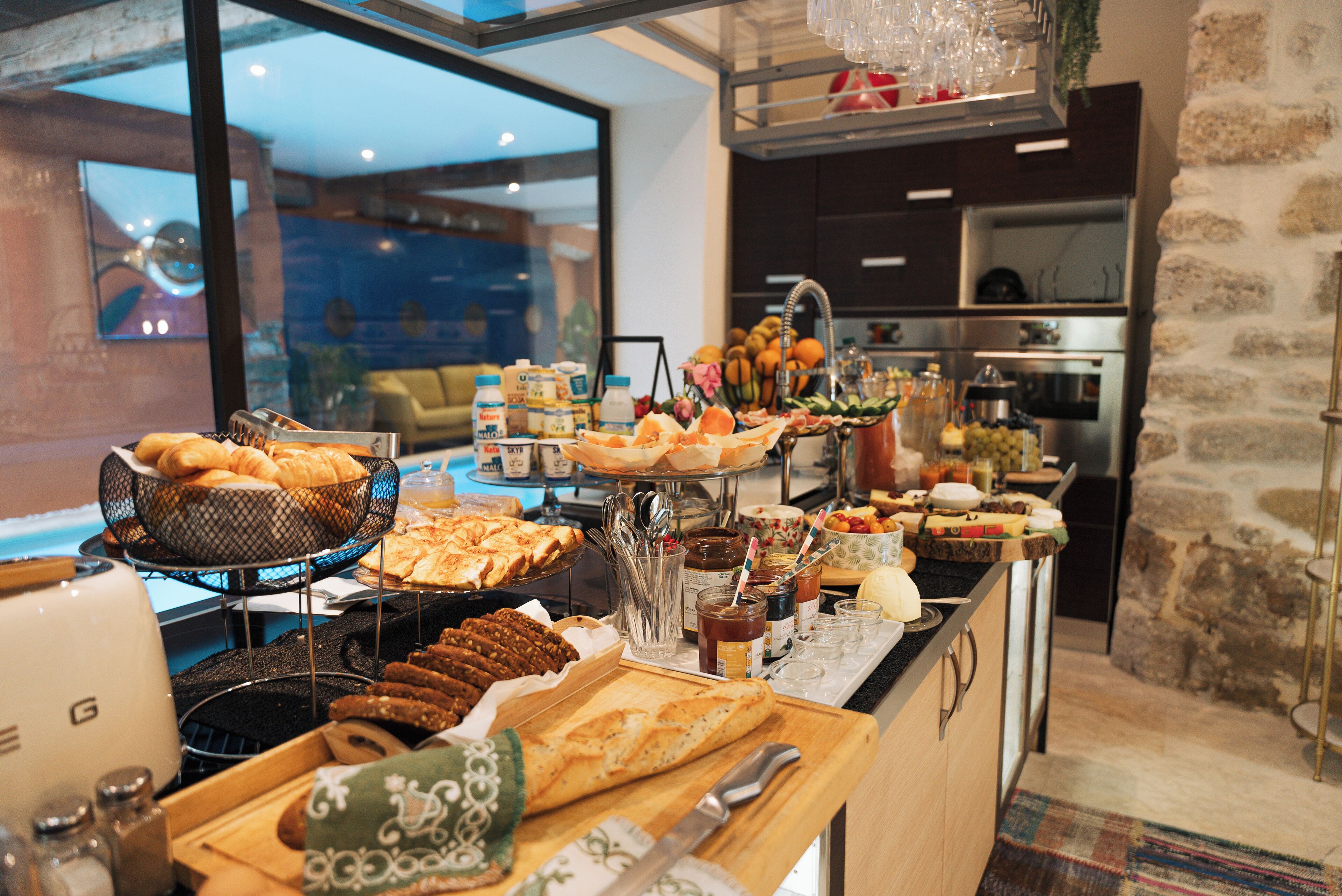 Daily buffet breakfast (EUR 27 per person)