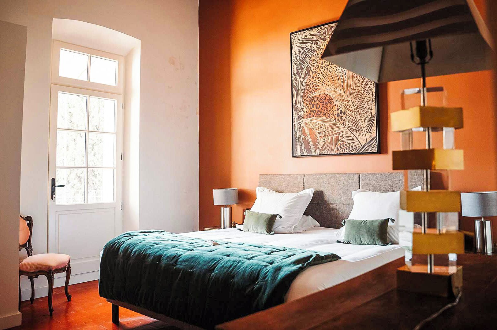 Deluxe-huoneisto | Ylelliset vuodevaatteet, tallelokero huoneessa