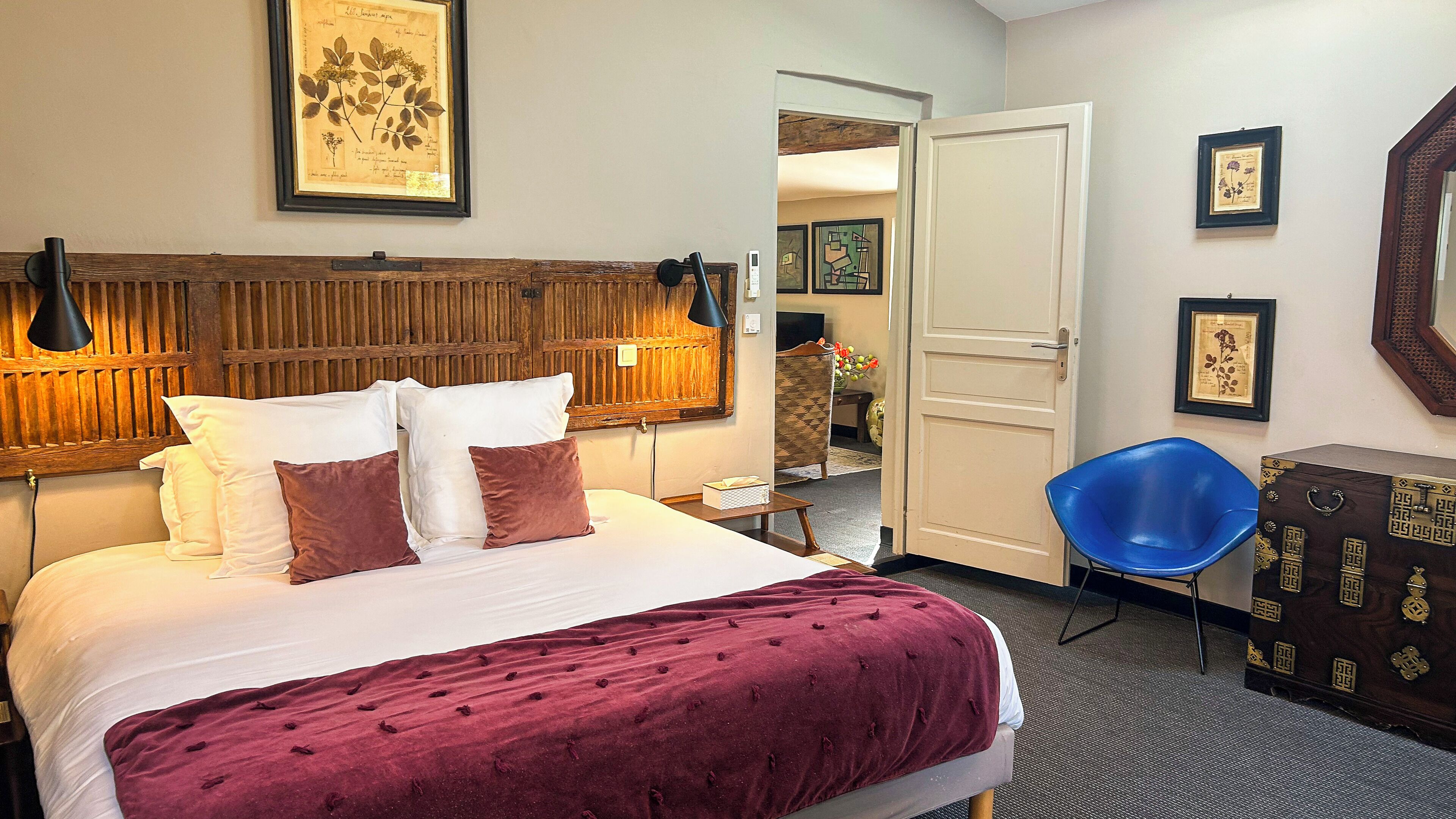 Perhesviitti | Ylelliset vuodevaatteet, tallelokero huoneessa