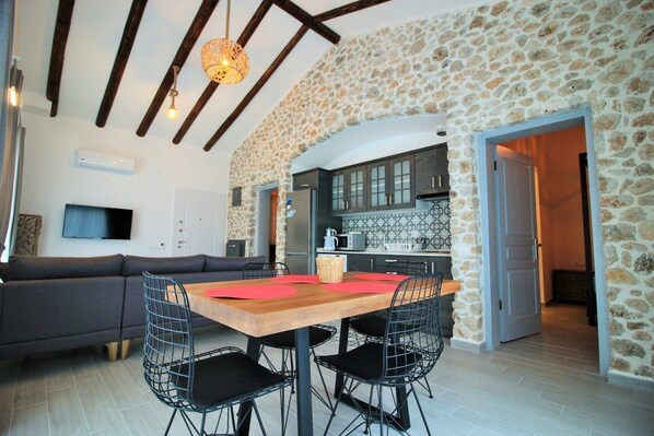 Villa | Wohnbereich | LCD-Fernseher