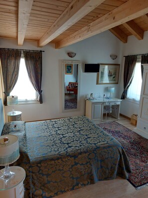 Quarto casal ou duplo luxo, 1 quarto, suíte, vista para o rio | Lençóis italianos Frette, roupas de cama premium