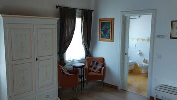 Deluxe Double or Twin Room, 1 Bedroom, Ensuite, River View | Frette Italian sheets, premium bedding, pillowtop beds
