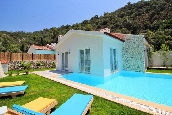 Front of property - Villa Daisy (Fethiye)
