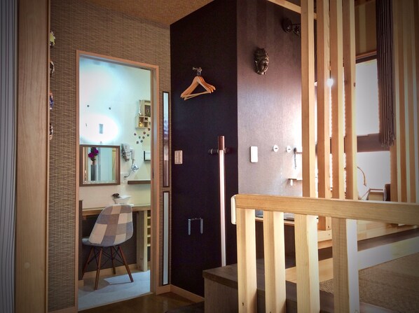 [Shikkoku-Ma:203] Studio Comfort: Double bed/Futon w/Shower booth, Non Smoking | Bathroom | Free toiletries, hair dryer, bathrobes, slippers - Koke Musu inn (Otsu)