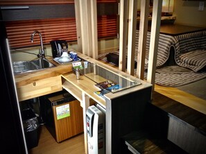 [Shikkoku-Ma:203] Studio Comfort: Double bed/Futon w/Shower booth, Non Smoking | Private kitchenette | Mini-fridge, microwave - Koke Musu inn (Otsu)