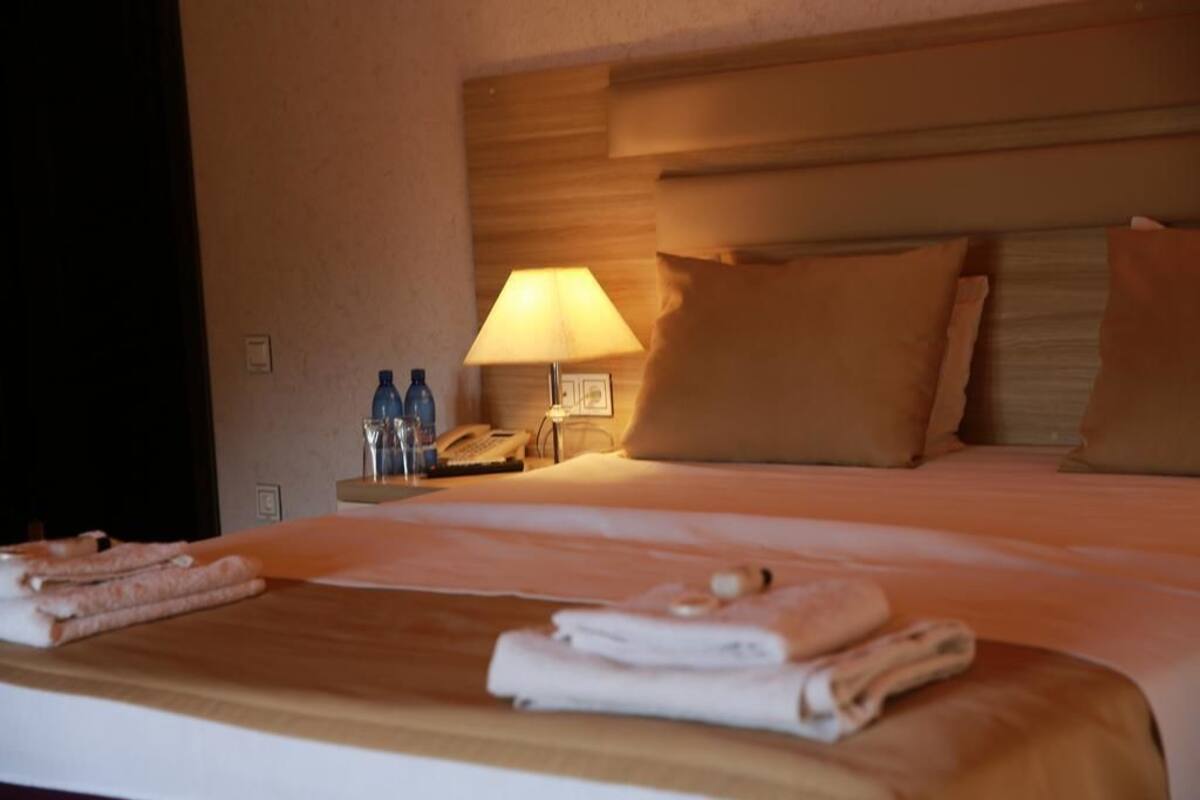 Habitación doble superior | Tabla de planchar con plancha, cunas gratuitas y wifi gratis 