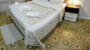 Standard-Dreibettzimmer | Bügeleisen/Bügelbrett, kostenlose Babybetten, kostenloses WLAN