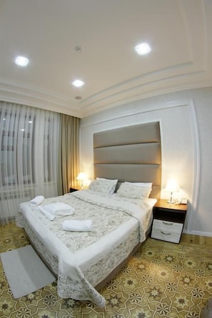 Standard Triple Room | Iron/ironing board, free cots/infant beds, free WiFi - All SEASONS BOUTİQUE HOTEL (Baku)