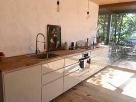 Apartamento (Fidelio) | Cozinha privada | Geladeira grande, fogão, cooktop, lava-louças